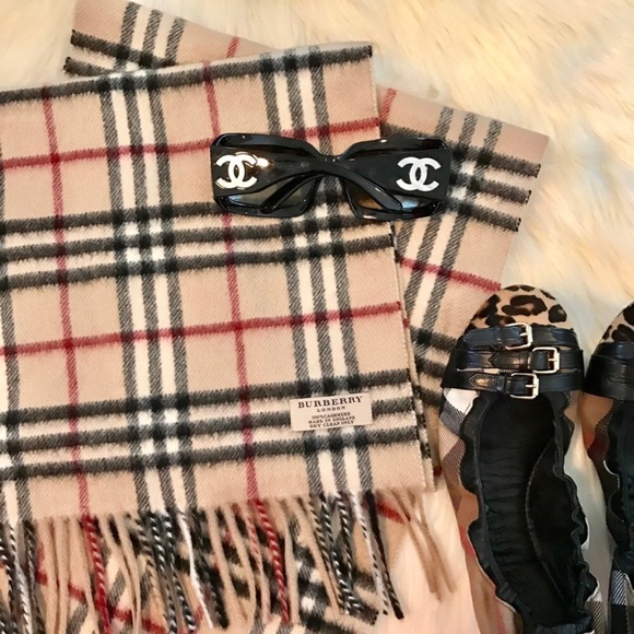 Burberry Cashmere Scarf - Picture 1 of 3
